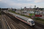 101 093-3 drückt am 23.6.2016 den IC2225 nach Köln Hauptbahnhof aus dem Kieler Hauptbahnhof.