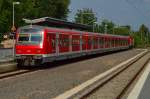 Hier ist der S8 X-Wagenzug Steuerwagenvoraus nach Mönchengladbach Hbf fahrend in Kleinenbroich am Bahnsteig zu sehen. Der Zug wird von der 143 970-2 geschoben.
27.5.2015