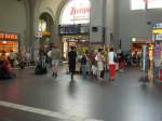 Die Bahnhofshalle in Koblenz Hbf mit der Anzeigetafel!!! 06.08.07