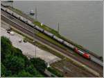 - Modellbahncharakter - Von der Festung Ehrenbreitstein kann man die Güterzüge fotografieren, die durch den Bahnhof Koblenz-Ehrenbreitstein donnern. 24.06.2011 (Hans) 