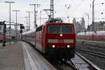 Regen setzte ein als 181 219-7 mit IC in den Hauptbahnhof Koblenz einfuhr. Aufgenommen am 13.07.2014.