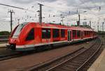 620 520-6 fährt am 3.7.2017 als RB24 (RB11437)  Eifel-Bahn  von Köln Messe/Deutz nach Gerolstein zusammen mit 620 526-3 als RB24 (RB11437)  Eifel-Bahn  von Köln Messe/Deutz nach Kall in den Kölner Hauptbahnhof ein. 
