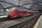 442 103-8 verlässt am 16.8.2017 als RE9 (RE10969)  Rhein-Sieg-Express  von Köln Hauptbahnhof nach Siegen den Startbahnhof.