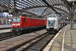 143 661 trifft am 4.7.2017 mit der RB27 (RB12519)  Rhein-Erft-Bahn  von Rommerskirchen nach Koblenz Hauptbahnhof im Kölner Hauptbahnhof auf den IC2047 nach Dresden Hauptbahnhof.