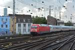 101 055 zieht einen IC am Steuerwagen durch das Gleisvorfeld des Kölner Hbf Richtung Köln Hbf. Das Bild wurde aus einem n-Wagen auf dem RE8 Verstärker gemacht.

Köln 25.05.2018