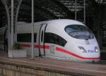 ICE 3 Triebkopf der niederlndischen Eisenbahn als Fhrungszug einer Doppeleinheit in Richtung Mnchen im Hauptbahnhof von Kln. 05.11.07