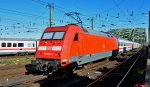 101 062-8 Schiebelok fr IC verlt Kln-Hbf und fhrt ber Hohenzollernbrcke - 10.10.2010