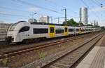 460 017-7 und 460 502-8 stehen am 4.7.2017 als RB26 (RB25412) von Mainz Hauptbahnhof in Köln Messe/Deutz.