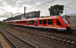 620 022-3 und 622 504-8 kamen am 4.7.2017 als Leerzug nach Köln Messe/Deutz. Soeben wird der Bahnhof in Richtung Osten/BW verlassen. 