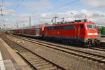 111 116 erreicht am 4.7.2017 mit dem RE9 (RE10907)  Rhein-Sieg-Express  von Aachen Hauptbahnhof nach Siegen den Bahnhof Köln Messe/Deutz.