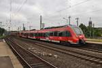 442 602-9 und 442 755-5 erreichen am 2.7.2017 als RE9 (RE10919)  Rhein-Sieg-Express  von Aachen Hauptbahnhof nach Siegen den Bahnhof Köln Messe/Deutz.