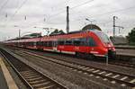 442 760-5 und 442 262-2 fahren am 2.7.2017 als RE9 (RE10920)  Rhein-Sieg-Express  von Siegen nach Aachen Hauptbahnhof aus Köln Messe/Deutz aus.