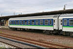 UIC-Z-Wagen (DR) mit der Bezeichnung  Bomdz 236.9  (51 80 84-90 208-0 D-TRAIN), eingereiht an letzter Stelle eines Pilgersonderzuges von Magdeburg Hbf nach Rosenheim und gesehen im Bahnhof Köthen