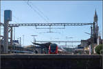 Zwischen Entwerter und Bahnhofsturm -

Ein etwas eigenwilliges Bild vom Bahnhof Konstanz mit einem Zug der Schwarzwaldbahn.

12.03.2019 (M)