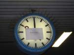 Defekte Uhr im Bahnhof Konstanz.