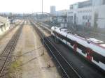 Blick auf die Gleisanlagen in Konstanz. Rechts rangiert ein FLIRT.
(9.3.08)