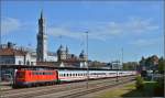 Oldistunden im Grenzbahnhof.

Das Sandwich im Überblick. 115 114-1 hat ihre Schuldigkeit getan. Im Hintergrund Bahnhofsturm, die ehemalige Oberpostdirektion und das Münster. Konstanz, Juni 2014.