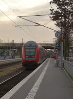 RE4 im Nachschuß in Korschenbroich, der Zug ist auf dem Weg nach Aachen Hbf und wird in wenigen Minuten Mönchengladbach Hbf erreichen.14.3.2017 