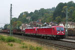 24. September 2019, Ein doppelt bespannter Güterzug fährt durch den Bahnhof Kronach in Richtung Saalfeld. Die zweite Lok ist 187 121.