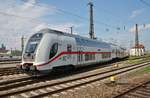 IC2442 von Dresden Hauptbahnhof nach Hannover Hauptbahnhof macht sich am 13.5.2017 im Leipziger Hauptbahnhof auf den Weg. Zuglok war 146 556-6.