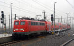 363 170 zieht am 21.12.17 den aus Berlin gekommenen Pbz 2467 als Rangierfahrt durch das Gleisvorfeld des Leipziger Hbf. In Leipzig wird der Zug zum Pbz 2487 nach München neu zusammengestellt. 