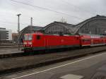 143 319-2 verlsst mit einem RE nach Halle/Saale den Leipziger Hauptbahnhof. 28.03.2009