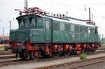 E04 01 steht am 11.08.2009 auf dem Vorfeld des Leipziger Hauptbahnhofs.