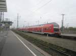 Hier ein RE5 nach Halle(Saale) Hbf. ber Halle-Leipzig Flughafen, bei der Ausfahrt am 28.10.2009 aus Leipzig Hbf.