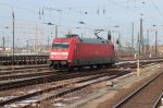 101 062-8 fhrt in Leipzig Hbf ein um spter IC Wagen zu bekommen fr die nchste Fahrt. 17.03.2013