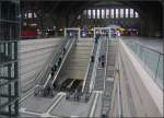 In die Tiefe -    des Leipziger Hauptbahnhofes führen die Treppenanlagen.