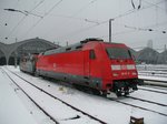 Am 29.01.2005 warteten 101 111 und 101 096 vor dem winterlichen Leipziger Hauptbahnhof auf neue Aufgaben.