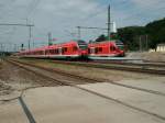 Nachdem Umbau in Lietzow gibt es jetzt nur noch zwei Bahnsteiggleise.Am 25.Juni 2010 trafen sich 429 027 links von Stralsund nach Binz und der Anschluzug nach Sassnitz der von 429 026 gefahren wurde.
