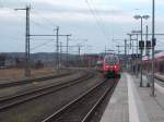 442 852 als RE 13011 Rostock-Sassnitz,am 21.Februar 2015,bei der Einfahrt in Lietzow.Rechts der Anschlußzug RE 13167 Lietzow-Binz der von 429 026 gefahren wurde.