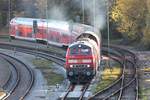 DB 218 409 verlässt den Bahnhof Lindau in Richtung Stuttgart (26.10.2017)
