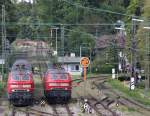 27.7.2014, Lindau Hbf. 218 487 und 476 mit IC 119 passieren 218 456 + 495, die zum Abstellen umsetzen.
