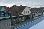 Nachher# - Am 25.01.2021 ist das ehemalige Bahnhofsgebude von Lindau-Reutin teilweise mit Bahnsteig und Bahnsteigberdachungen des neuen Bahnhofs umbaut, der selbst kein Gebude mehr hat.