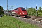 Umleiter Thalys 4341 aus Duisburg kommend gen Paris fahrend am Nachmittag des 5.Mai 2018, hier ist der Zug in Lintorf.