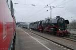 01 1066 war am 06.04.2013 mit einem Sonderzug der Ulmer Eisenbahnfreunde (UEF) unterwegs nach Völklingen und zu der zum Weltkulturerbe erklärten Völklinger Hütte. Auf dem Weg hielt der Sonderzug auch in Ludwigshafen am Rhein.

--> Video: http://www.youtube.com/watch?v=aJuY3kWCvLM
