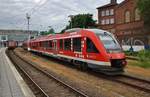 648 458-7 und 648 354-8 verlassen am 25.6.2017 als RE83 (RE21614) von Lüneburg nach Kiel Hauptbahnhof den Lübecker Hauptbahnhof.