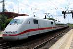 401 507-9 (Tz 107  Plattling ) als ICE 972 (Linie 22) von Stuttgart Hbf nach Kiel Hbf bei der Durchfahrt im Bahnhof Lüneburg auf der Bahnstrecke Hannover–Hamburg (KBS 110).