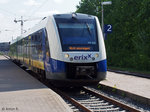 Die Erixx GmbH fährt auf der RB32 Lüneburg – Dannenberg Ost, beworben als  neue Wandlandbahn , mit LINT 54 (Baureihe 622) aus dem LNVG-Fahrzeugpool. In Lüneburg finden die Abfahrten von der Westseite des Bahnhofs statt. Hier ist erx83096 zu sehen, der Dannenberg Ost um 15:12 Uhr verlassen und Lüneburg aufgrund der Streckengeschwindigkeit von maximal 60 km/h erst um 16:19 Uhr erreicht hat. Um 17:41 Uhr ist er schließlich wieder gen Wendland gefahren. Ein Triebwagen reicht aus, um den dreistündigen Takt zu erbringen. Aufgenommen im Mai 2016.