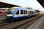 648 872 (Alstom Coradia Lint) des HarzElbeExpress als HEX80497 (HEX43) von Oschersleben(Bode) hat seinen Endbahnhof Magdeburg Hbf erreicht. [6.7.2017 - 19:20 Uhr]