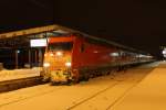 Mit 60 Minuten Versptung erreichte CNL 1247 von Berlin-Lichtenberg nach Mnchen-Ost den Bahnhof Magdeburg Hbf auf Gleis 7. Gezogen wurde der Zug von 101 069-3. Fotografiert am 27.12.2010 gegen 00:05 Uhr. 