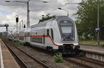 IC2035 mit 146 568-1 von Norddeich nach Leipzig Hauptbahnhof fährt am 1.8.2016 aus dem Magdeburger Hauptbahnhof aus.