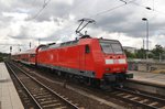 146 028 drückt am 1.8.2016 die RB40 (RB17943) von Braunschweig Hauptbahnhof nach Burg(Magdeburg) aus dem Magdeburger Hauptbahnhof.