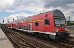 Von 112 164 geführt fährt der RE14 (RE17737) von Magdeburg Hauptbahnhof nach Dessau Hauptbahnhof am Nachmittag des 1.8.2016 aus dem Magdeburger Hauptbahnhof aus.