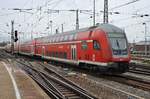 RE60 (RE4656) nach Frankfurt(Main) Hauptbahnhof fährt am 27.12.2017 aus dem Mannheimer Hauptbahnhof aus. Zuglok war 146 006-2.