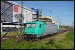 Die sogar ziemlich saubere 185 609-5 stand bei bestem Wetter im Mannheimer Hbf. Auch steht hinter dem Stellwerk der fr Notflle bereitgestellte Tunnelrettungszug.(18.05.2013)