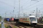 Die Fahrgäste im Steuerwagen hatten Glück, sie wurden nicht von dem schweren Güterzug gerammt, der am 01. August 2014 kurz vor dem Mannheimer Hbf ohne Absprache mit dem Fahrdienstleiter ein rotes Signal überfuhr. 

Es gibt die Vermutung, dass der Güterzug von Käfertal kommend, lange auf dem Gegengleis fuhr und so  seine  Signale sich auch lange auf der linken Seite befanden. Kurz vor dem Hbf kam er dann in diese S-Kurve http://www.bahnbilder.de/bild/deutschland~bahnhoefe-l---q~mannheim/618250/es-64-u2-009-182-509-zieht.html

Dort stehen viele Signale in der Kurve, für Lokführer ohne Streckenkenntnis unübersichtlich. Der einfahrende Eurocity hatte grün und der Lokführer des Güterzuges dachte das links stehende Signal wäre für seinen Zug. Ein Irrtum. Wieso er dann auch noch 2 andere Rangiersignale auf gerader Strecke überfahren hat, ist für mich schwer nachzuvollziehen.
Jedenfalls ermittelt das EBA nun nach diesem Unglück auch verstärkt nach den Fahrzeiten der Lokführer, ob diese stark übermüdet sind. Auch deswegen streiken die Lokführer zurzeit immmer wieder, um bessere Arbeitbedingungen zu bekommen.

(Bildposition: Busbahnhof, 02.08.2014)