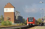 Die RWZ Agraranlage dominiert das Bahnhofsbild von Mechernich, wo gerade 620 018 als RE 22 (Köln Messe/Deutz - Gerolstein)/ RB 22 (Gerolstein - Trier Hbf) zum stehen gekommen ist. (Bild 2)

Mechernich, 29. Oktober 2016